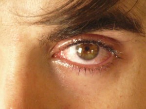 micropigmentación masculina ojos